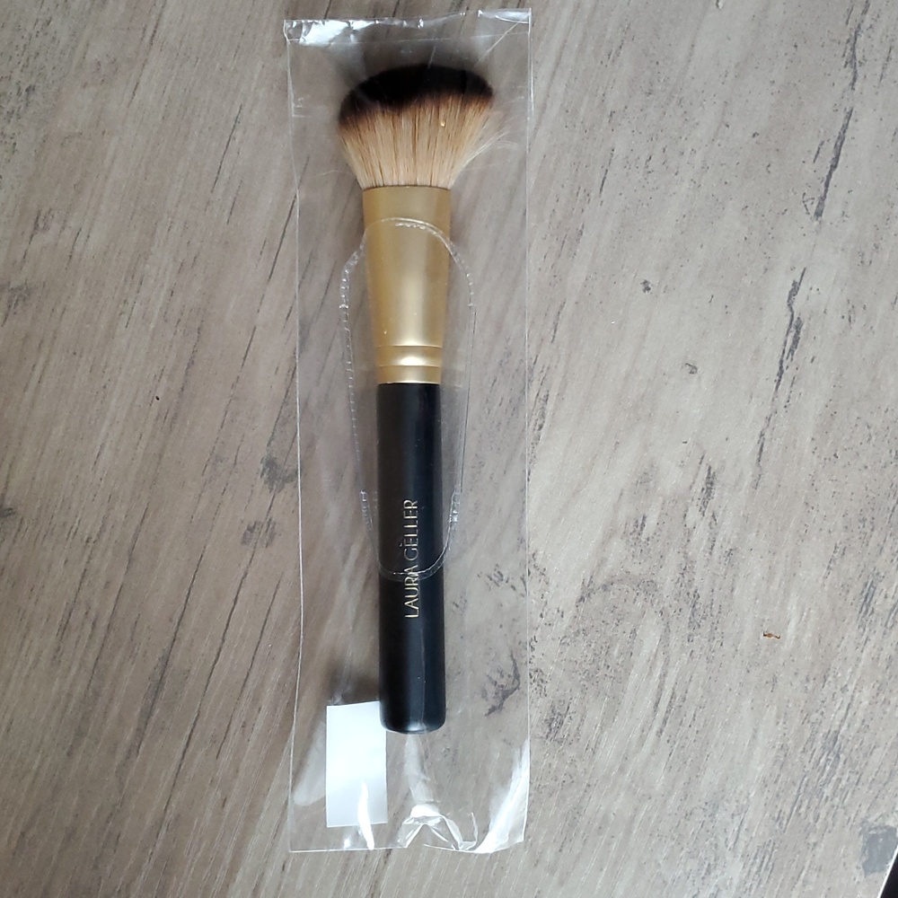 🆕️ LAURA GELLER Angled Blush Brush Pinceau